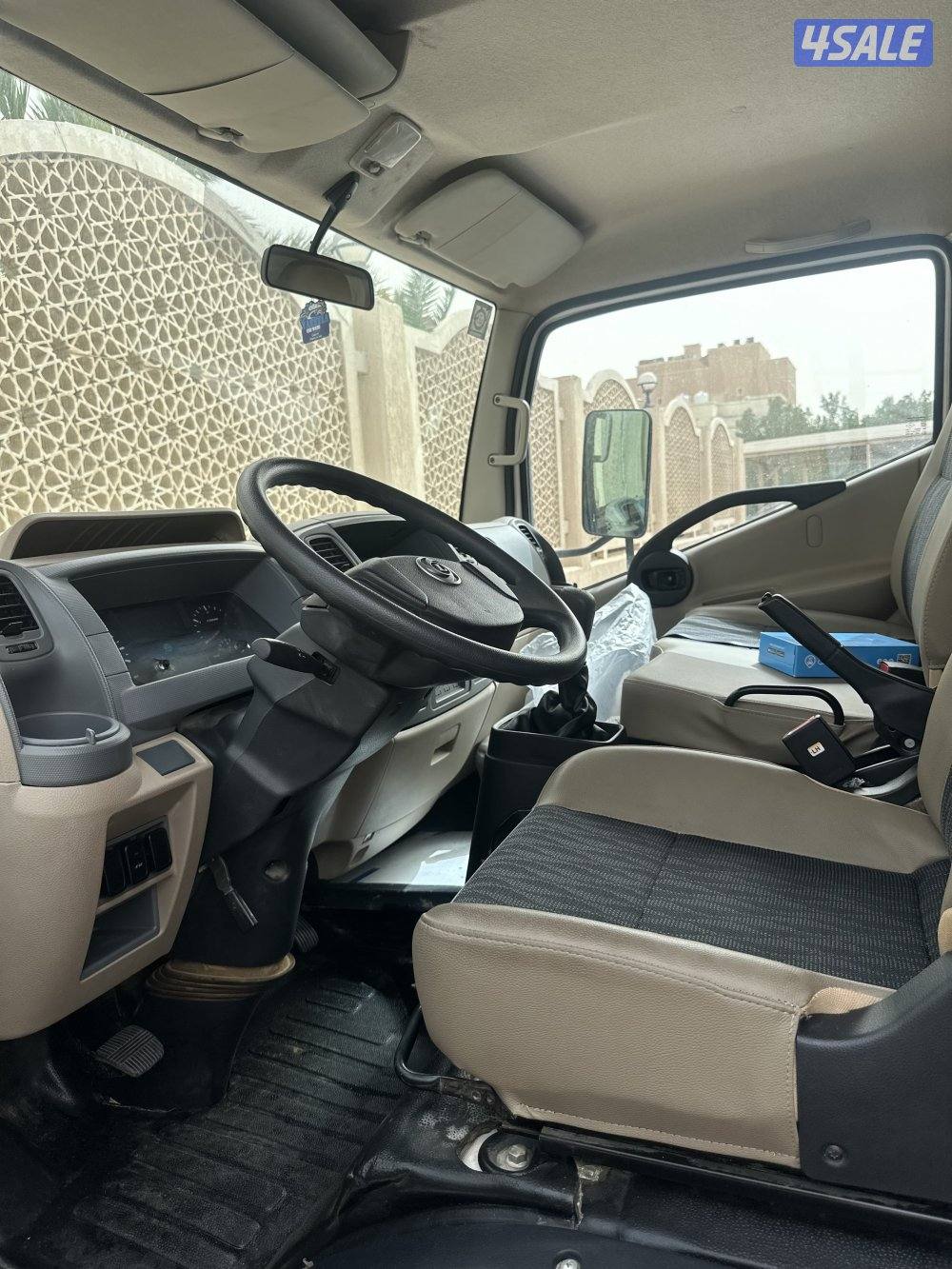 تراك مجهز صالون13