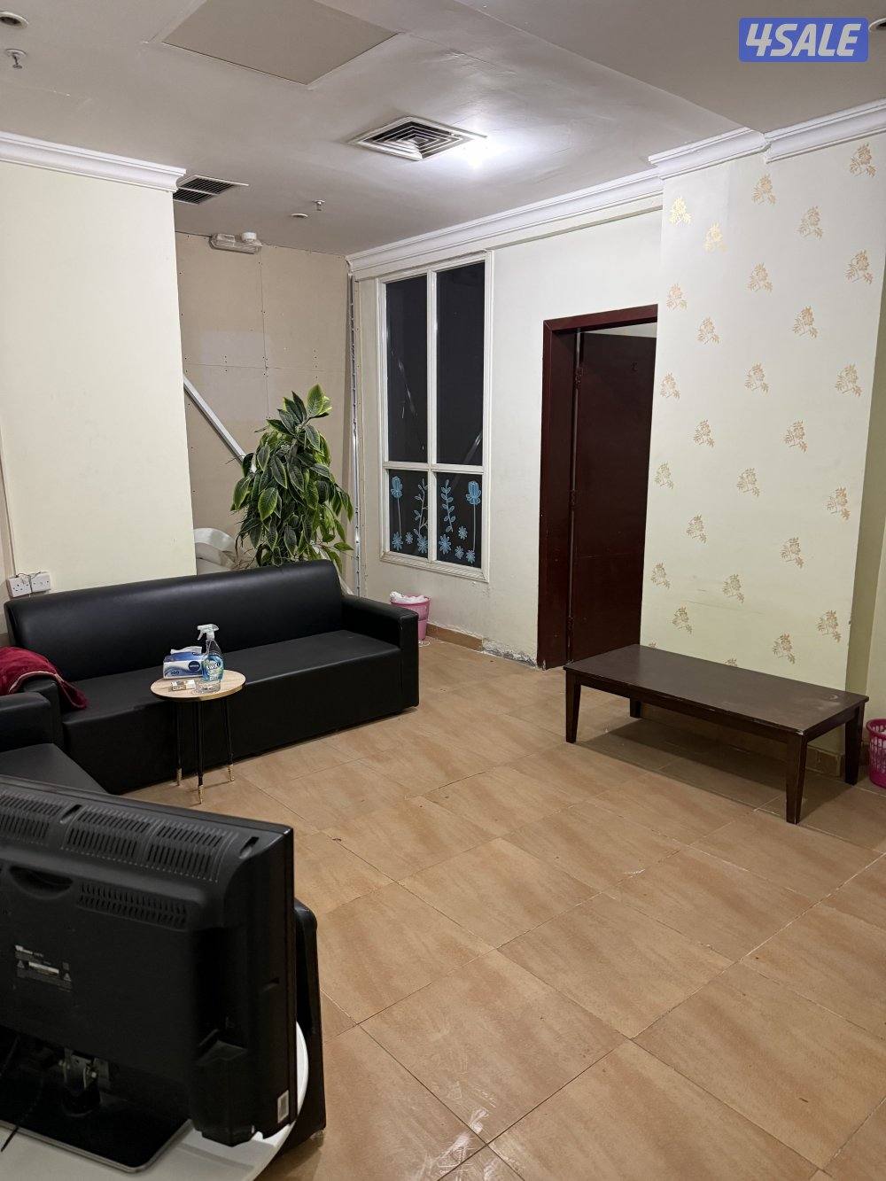 مكتب تجاري للايجار يصلح للانشطه التجاريه غرفتين وصاله حمامومطبخ تحضيري1