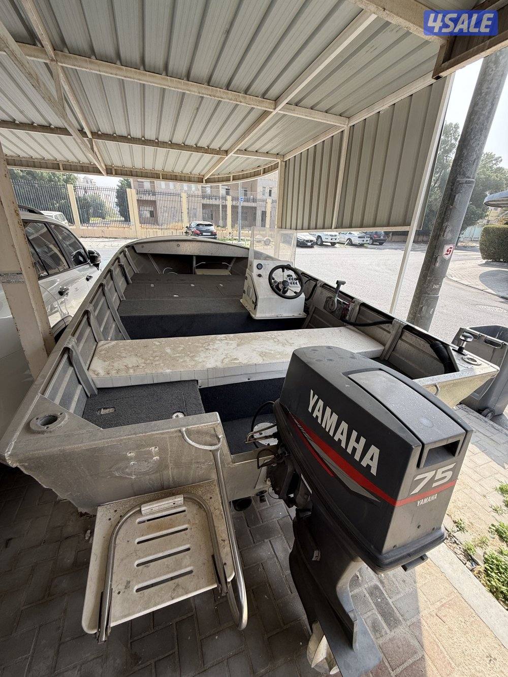 للبيع طراد المنيوم الصناعه استراليه بحاله جيده جدا 16 قدم والمكينه 752