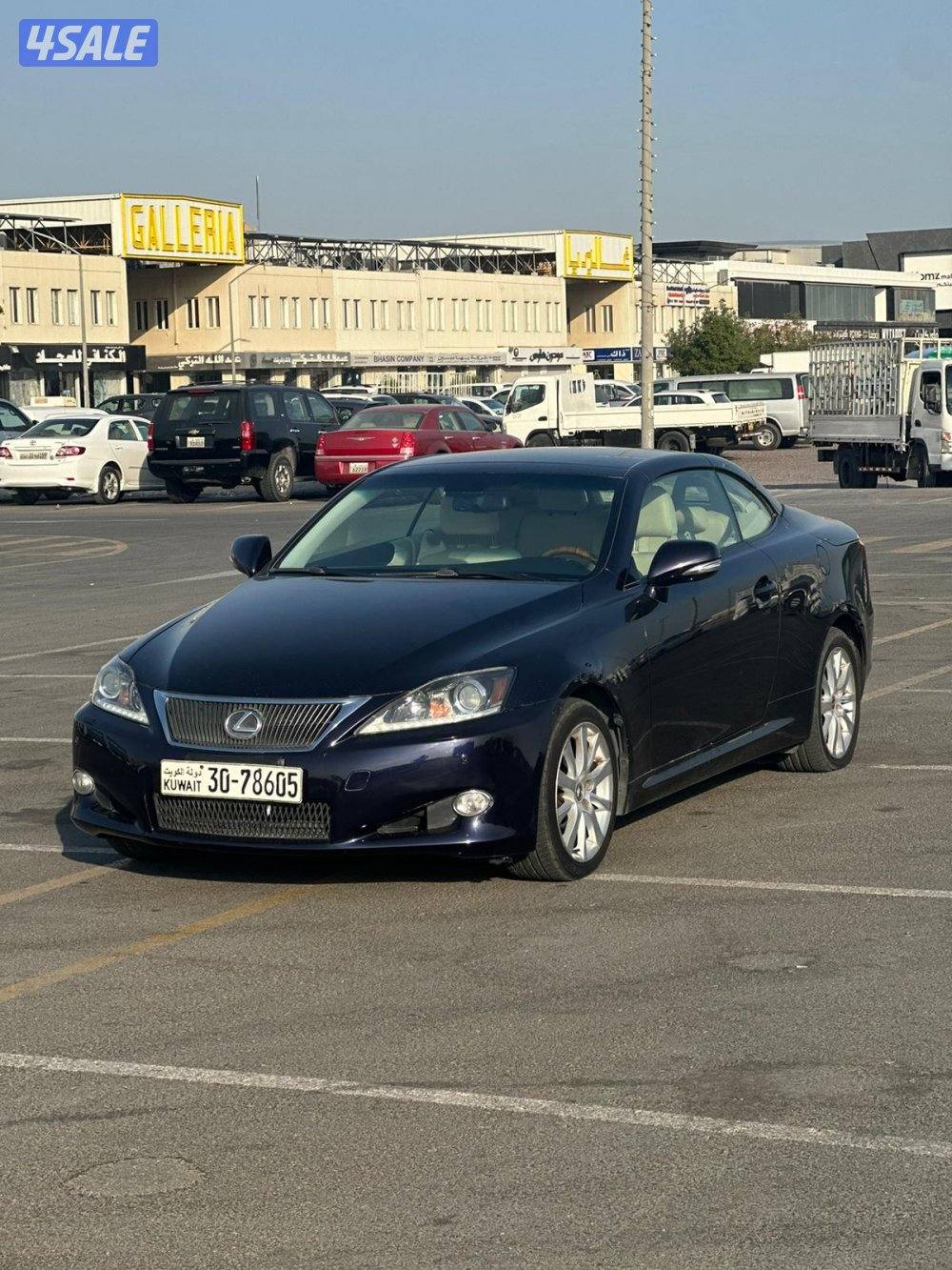 لكزس is300c موديل 2015 كحلي عداد ٢٩٠ الف بحاله ممتازة0