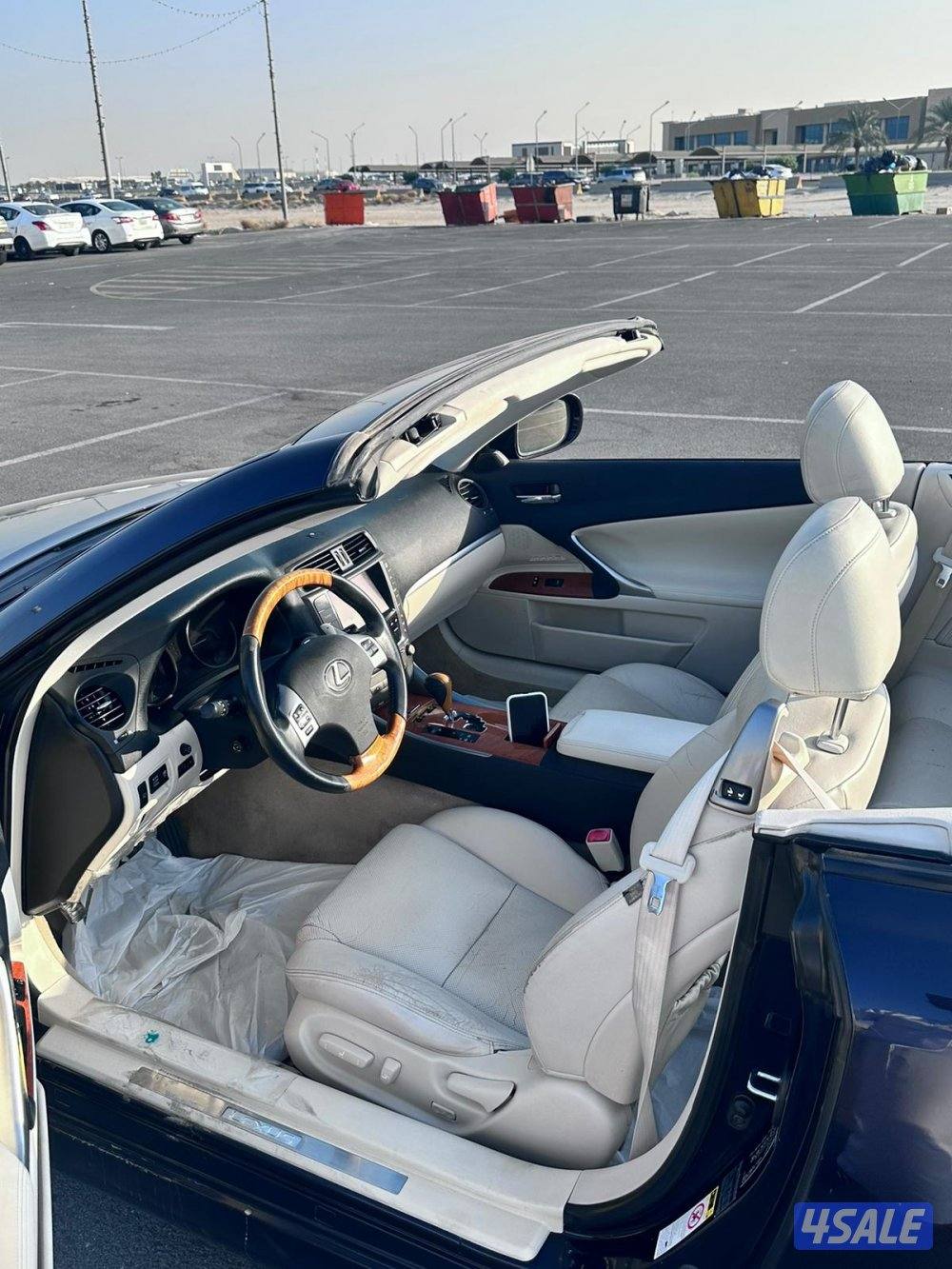 لكزس is300c موديل 2015 كحلي عداد ٢٩٠ الف بحاله ممتازة5