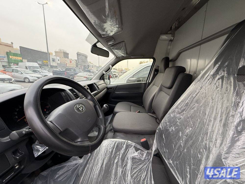 باص تويوتا 2025 وكالة شبه اصفار2