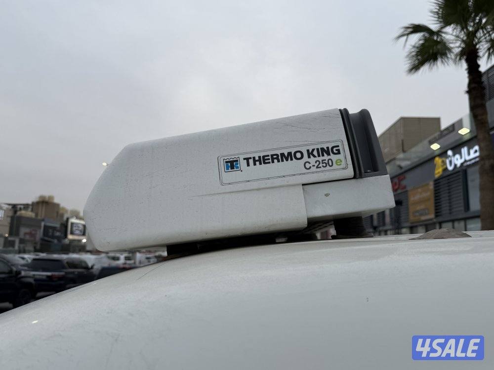 باص تويوتا 2025 وكالة شبه اصفار3