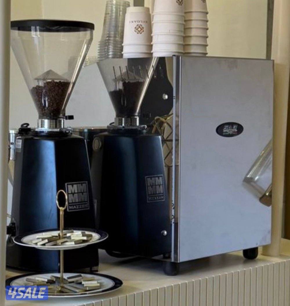 للبيع مكينه قهوه احترافيه وطاحونه0