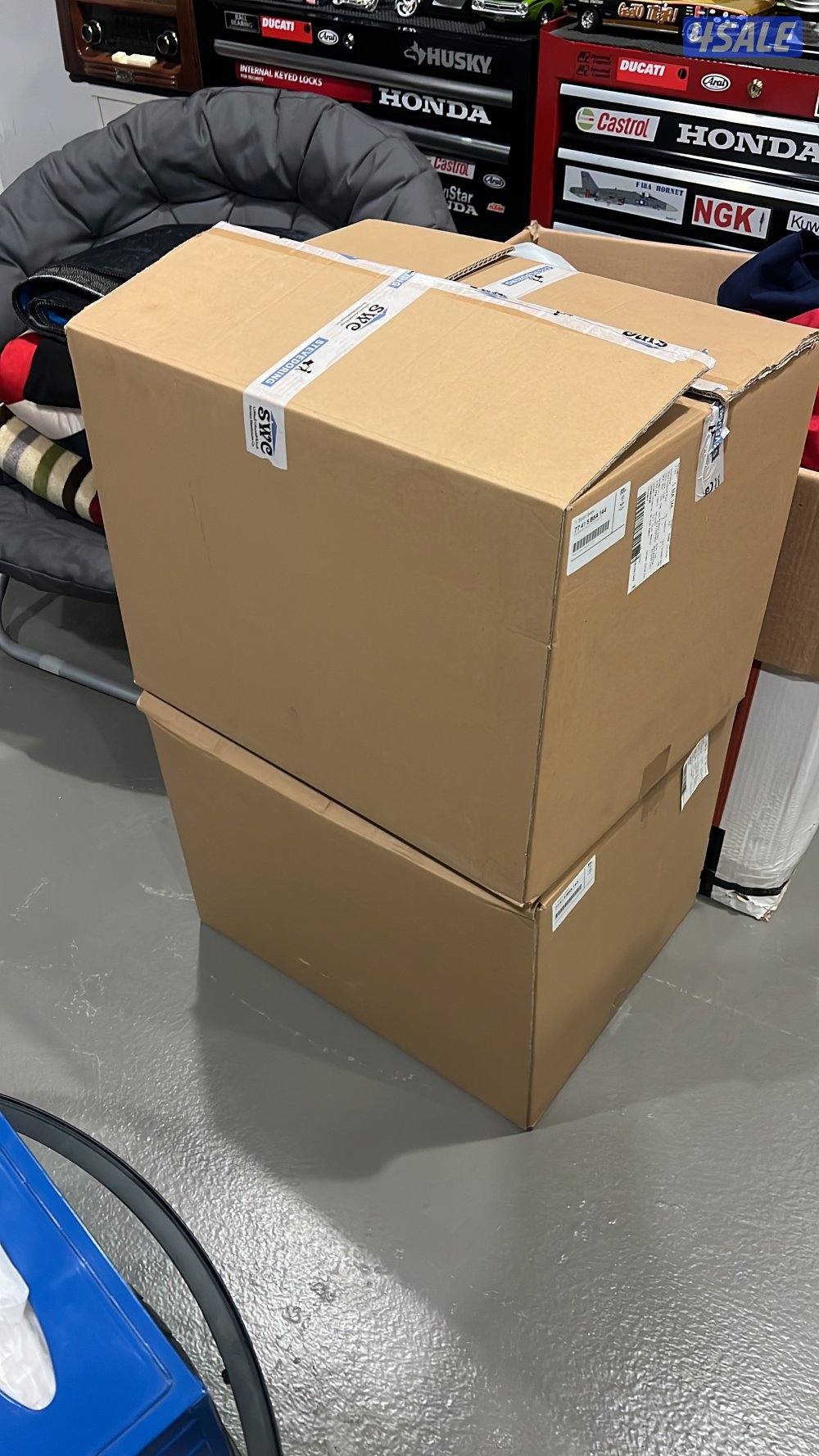 عدد ٣ جناط BMW 1300 يدد عدا التوب كيس مستعمله1