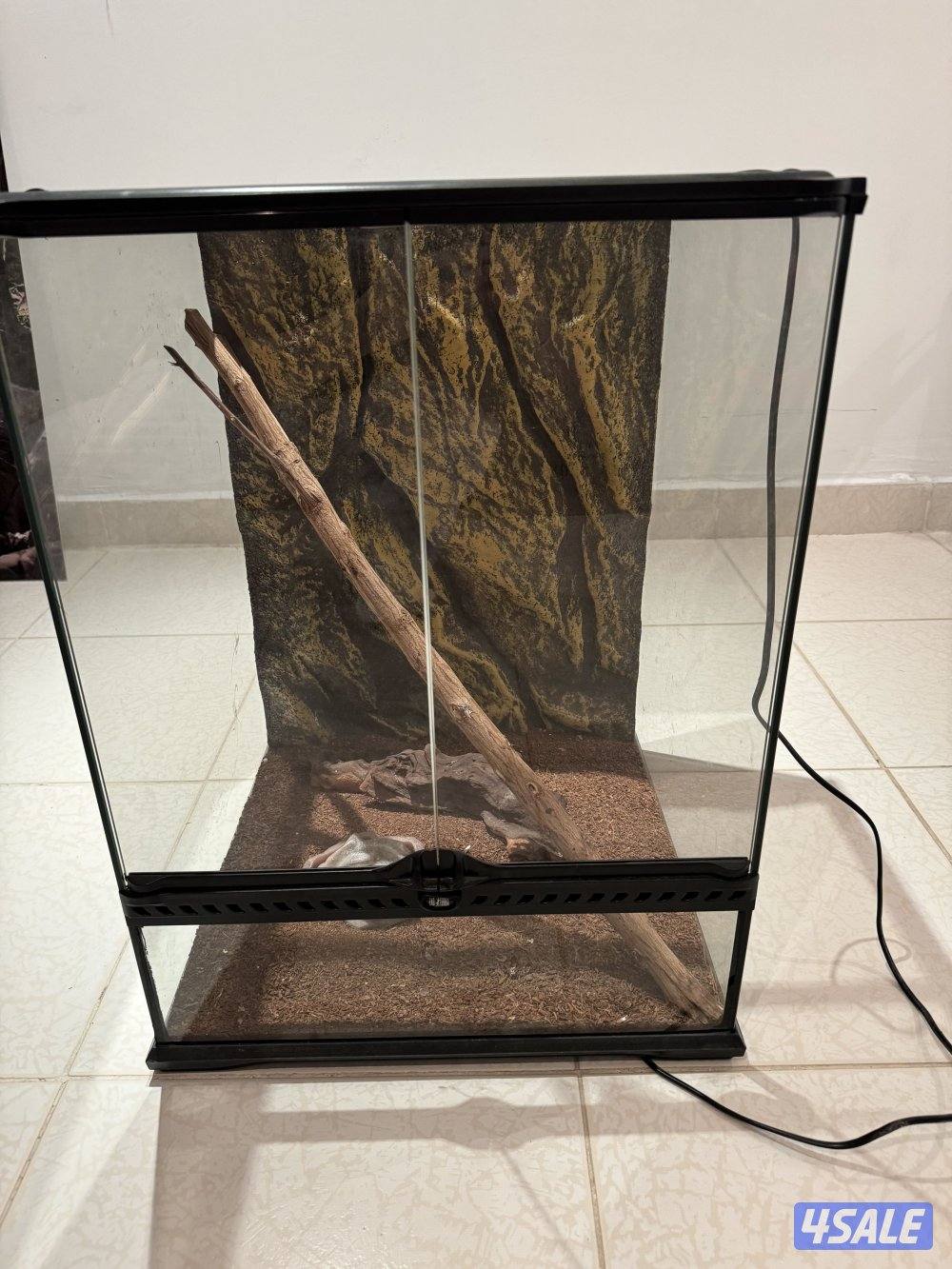 قفص زجاجي مناسب للسحالي والأفاعي0