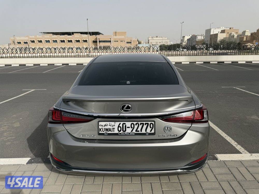 للبيع لكزس Es 250 موديل 2022 كامل المواصفات فئة لكجري قمه بالنظافه1