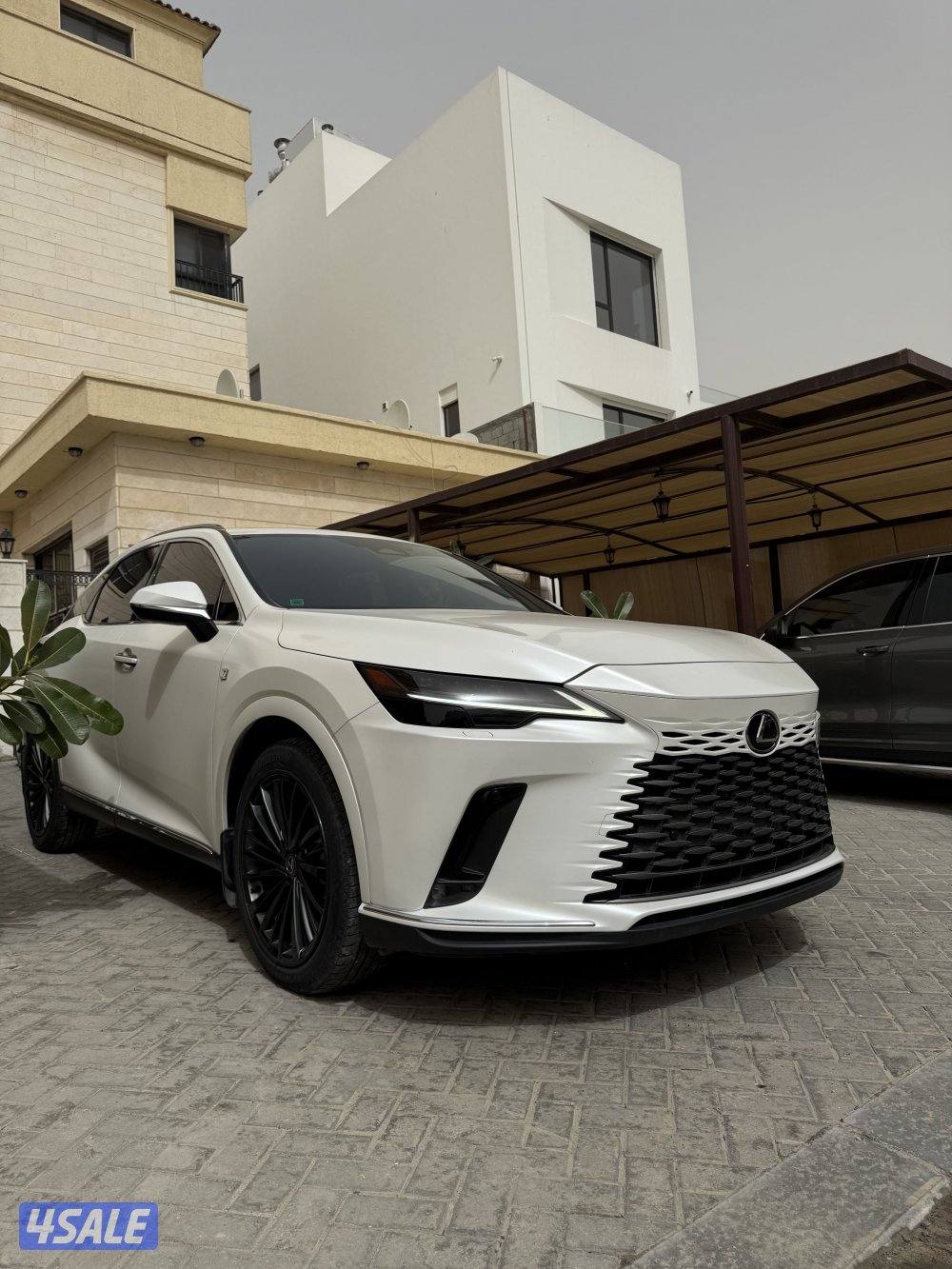 للبيع لكزس RX350 بحالة الوكالة0