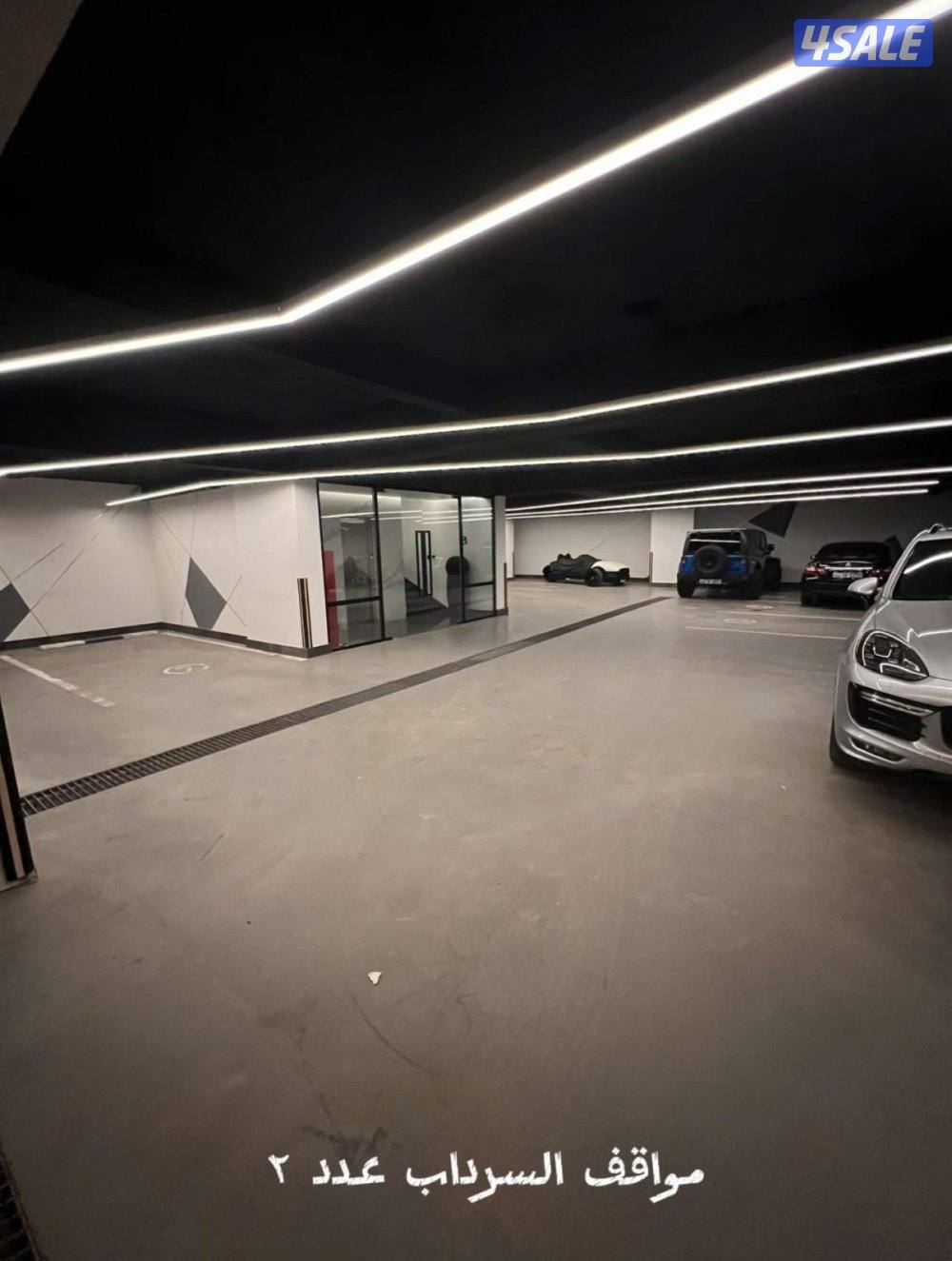 شقه للايجار في فنيطيس أربع غرف وغرفة مستر  ثلاث حمامات0