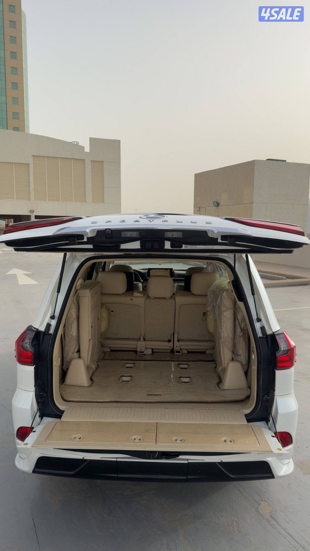 للبيع لكزس وارد قطر Lx 570 درجة اولى 2018.6