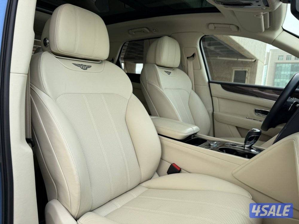 بنتليBENTAYAGA V8 موديل2019 عداد43الف كيلو وارد الزياني تحت الكفاله9