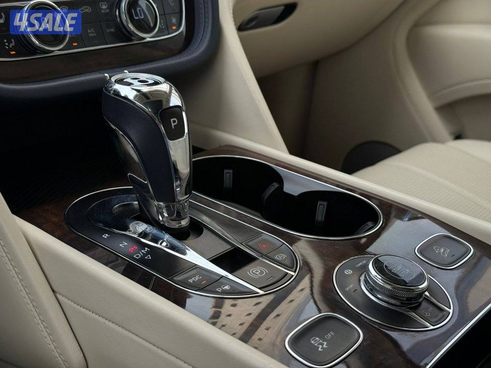 بنتليBENTAYAGA V8 موديل2019 عداد43الف كيلو وارد الزياني تحت الكفاله11