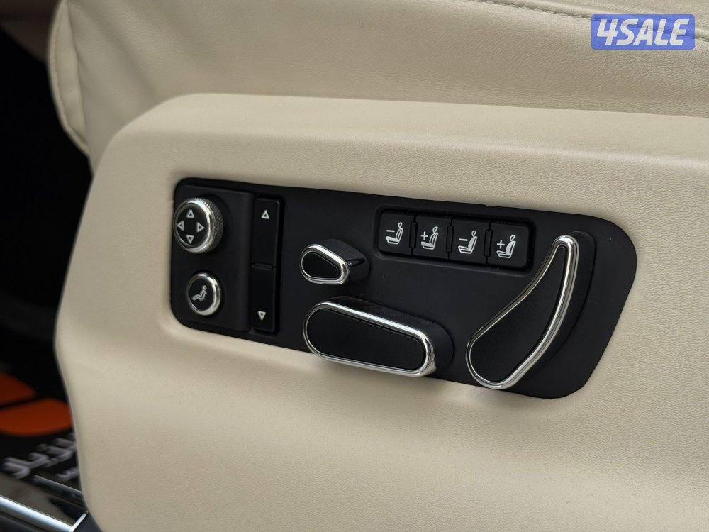 بنتليBENTAYAGA V8 موديل2019 عداد43الف كيلو وارد الزياني تحت الكفاله15