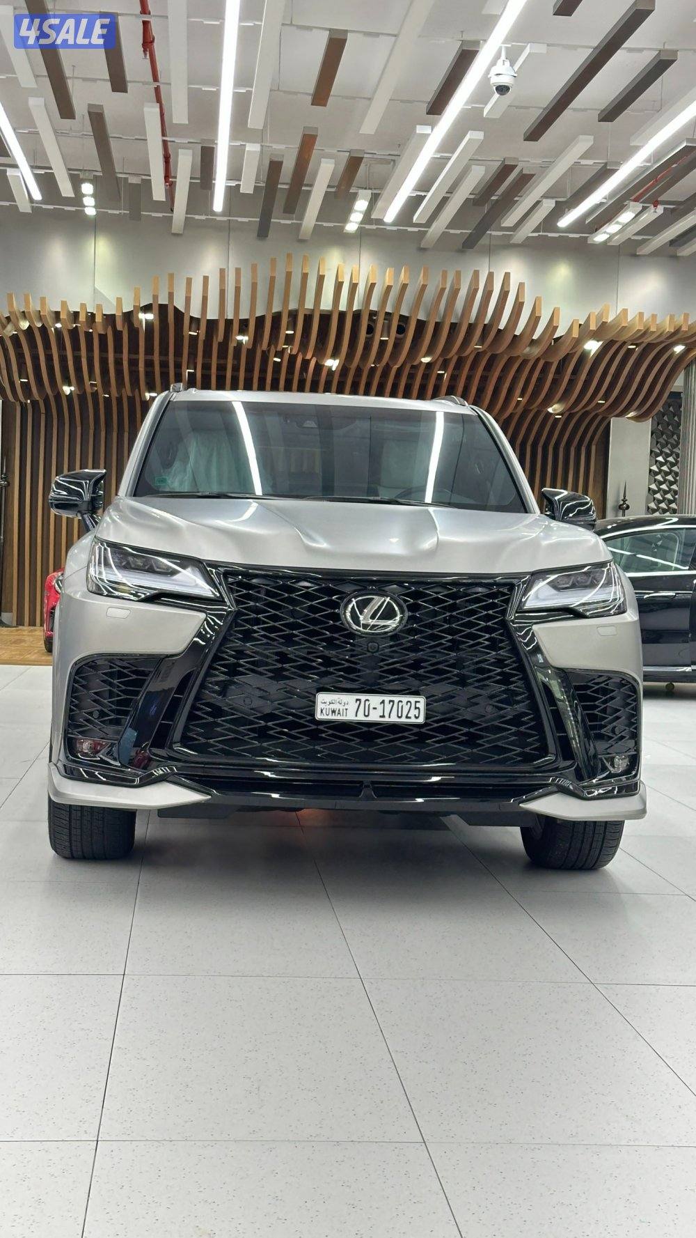 للبيع لكزس lx600 مديل 2023 ماشي ٤الاف فقط عليه إضافات1