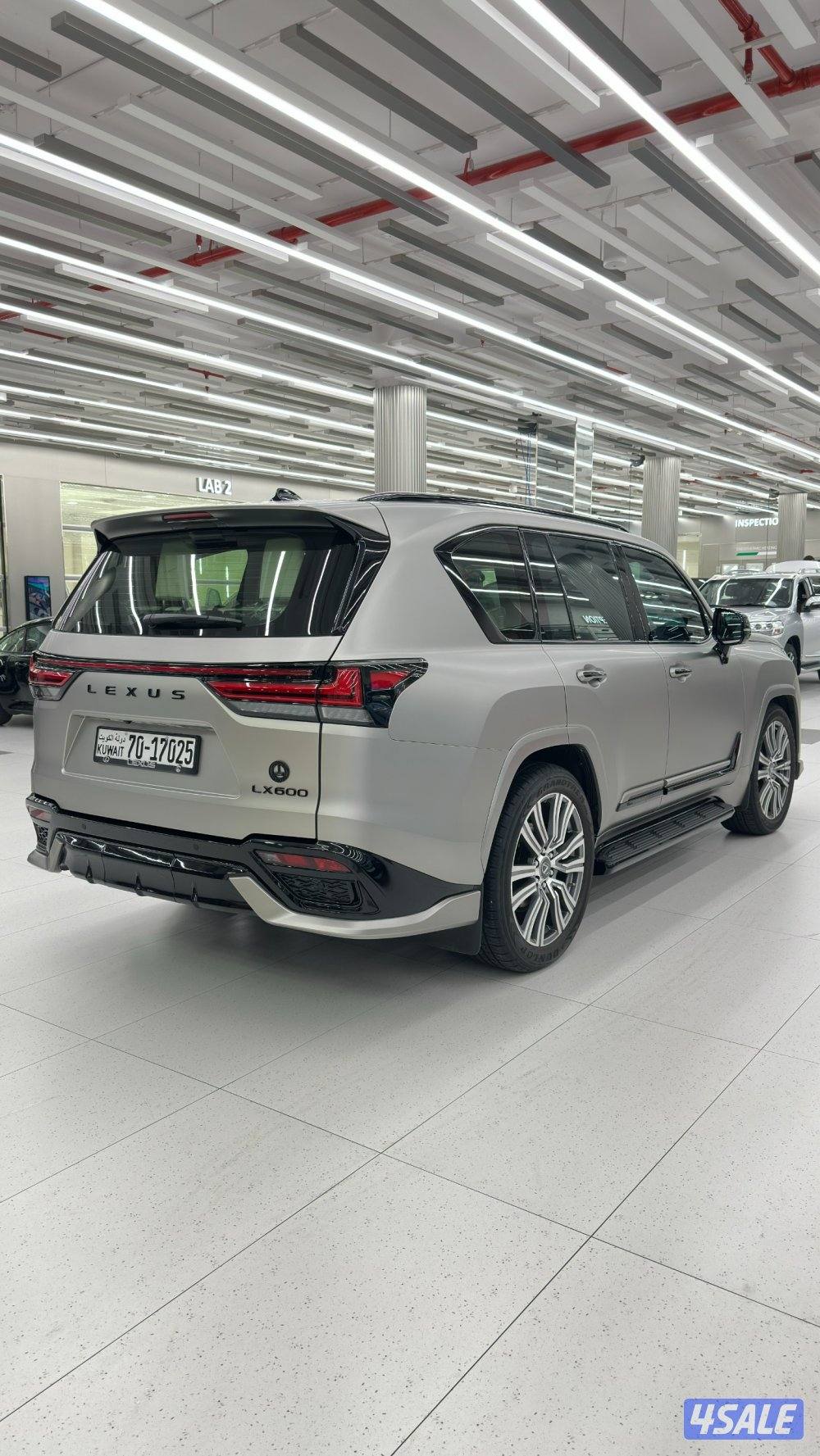 للبيع لكزس lx600 مديل 2023 ماشي ٤الاف فقط عليه إضافات5