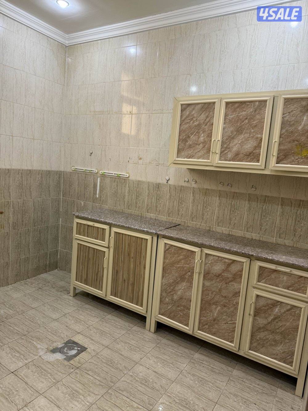 للايجار شقة غرفة وصالةمع حوش السطح1