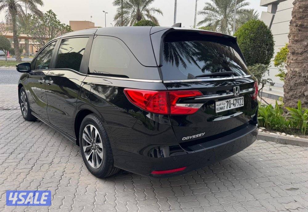للبيع او للبدل هوندا اوديسي 2023 بحالة ممتازة5