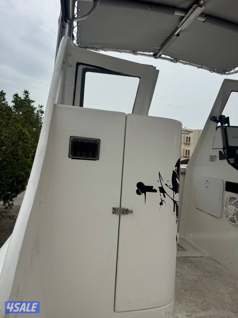 للبيع الختال  27 قدم موديل 2021 نظيف جذاً علي 200/200 ياماها عكس ستاندر4