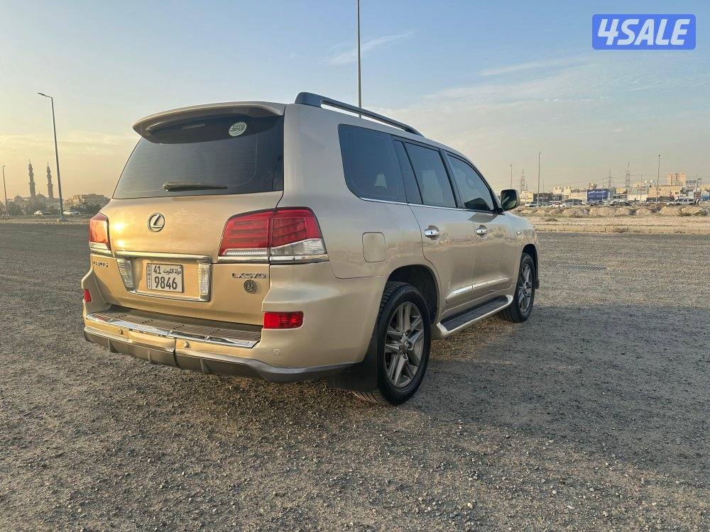 لكزس LX570 موديل 2010 ماشي 300الف شرط الفحص قير مكينة شاصي البدي اصباغ1