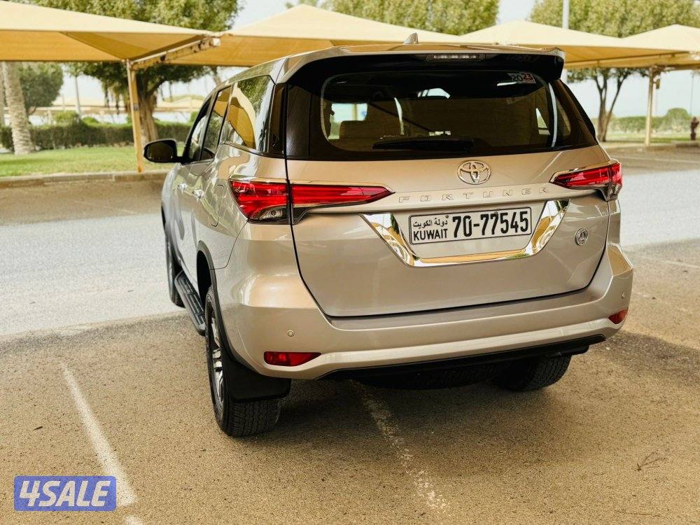 فورتنر موديل 2023 الساير عداد ٦١ الف4