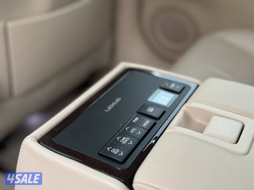 لكزس ES350 موديل 2014 بحاله الوكاله شرط الفحص9