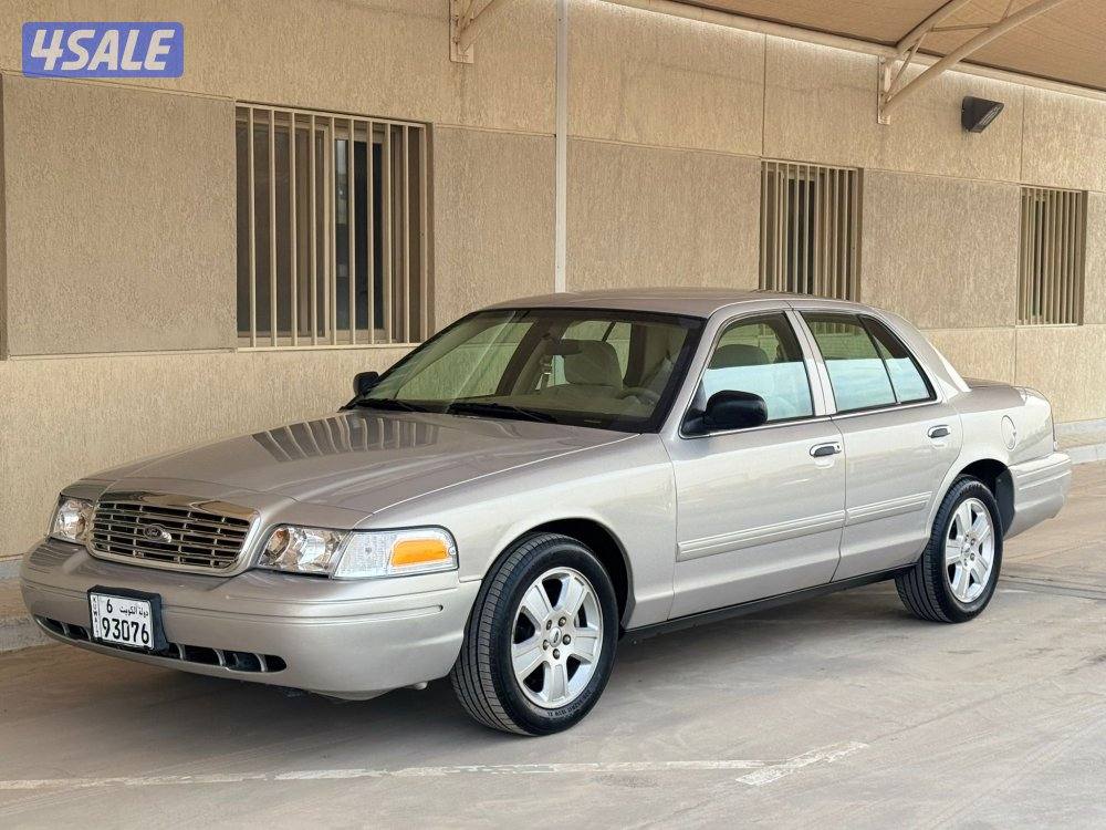 فورد فيكتوريا - موديل 2010 - عداد 329 - وارد الوزان - شرط الفحص0