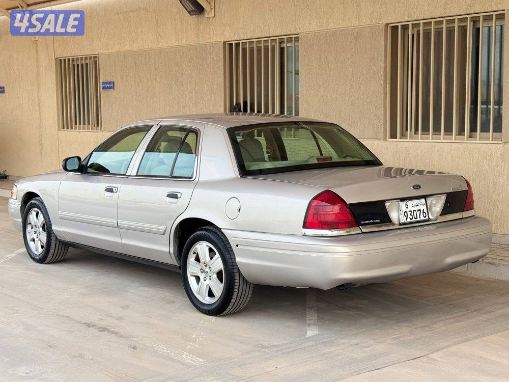 فورد فيكتوريا - موديل 2010 - عداد 329 - وارد الوزان - شرط الفحص2