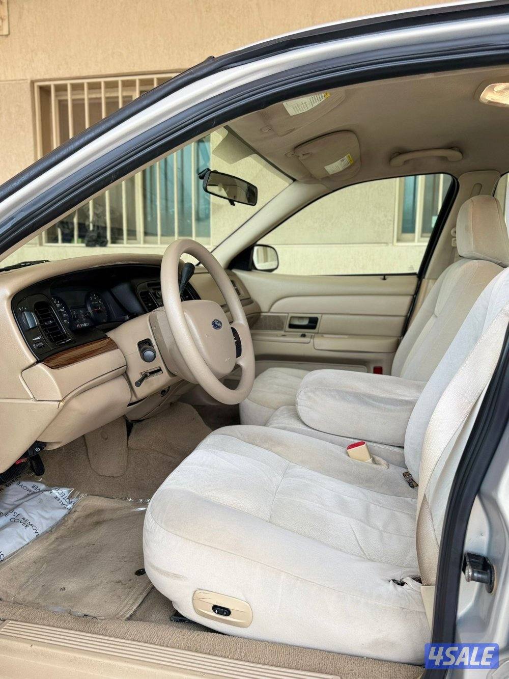 فورد فيكتوريا - موديل 2010 - عداد 329 - وارد الوزان - شرط الفحص4