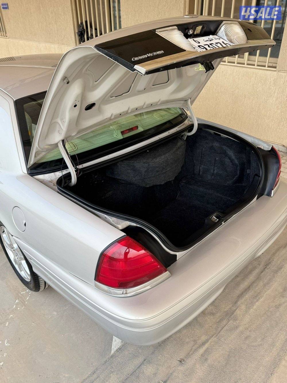 فورد فيكتوريا - موديل 2010 - عداد 329 - وارد الوزان - شرط الفحص7