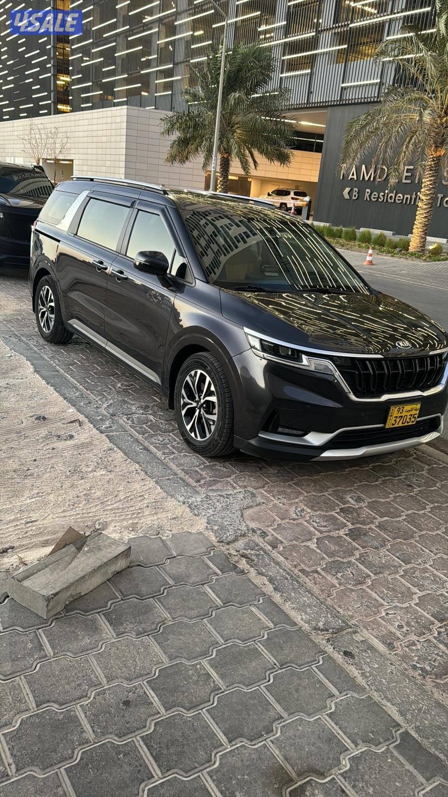 تاكسي متوفر 24 ساعة تحت الطلب و خاصه وبدون علامات وجوال10