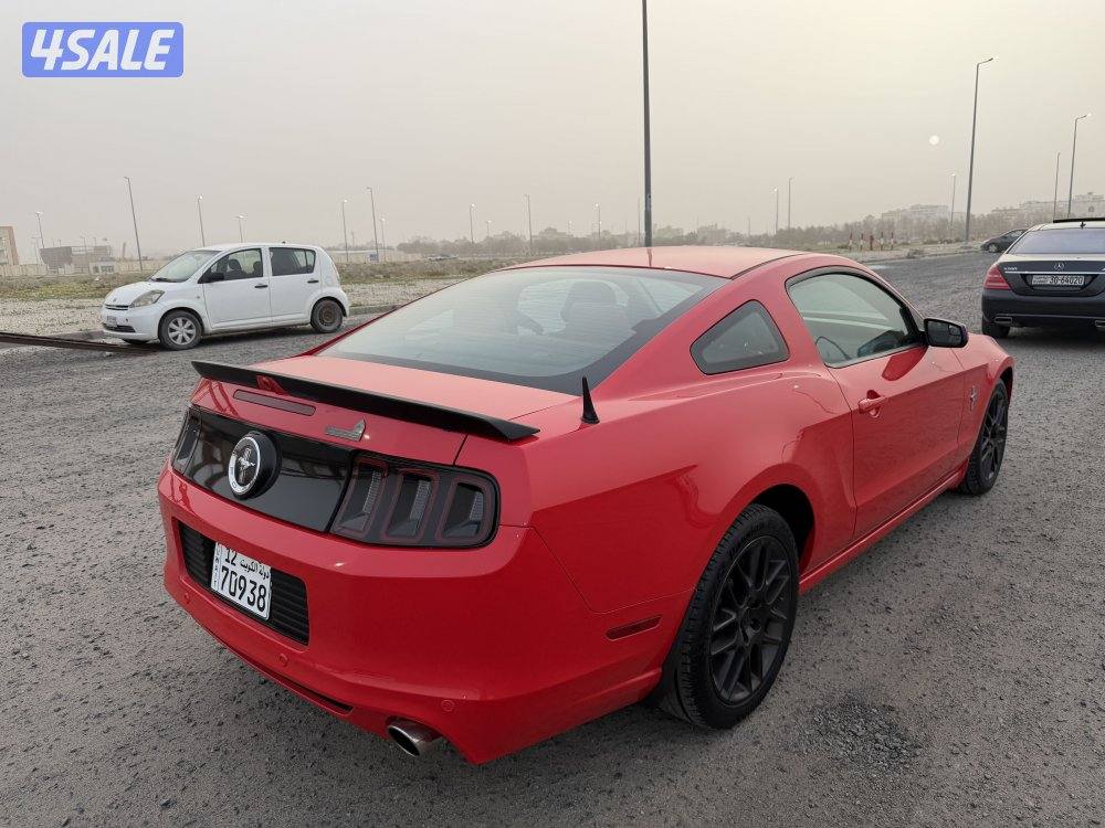 موستانج 2013 بحالة المصنع كالجديد1