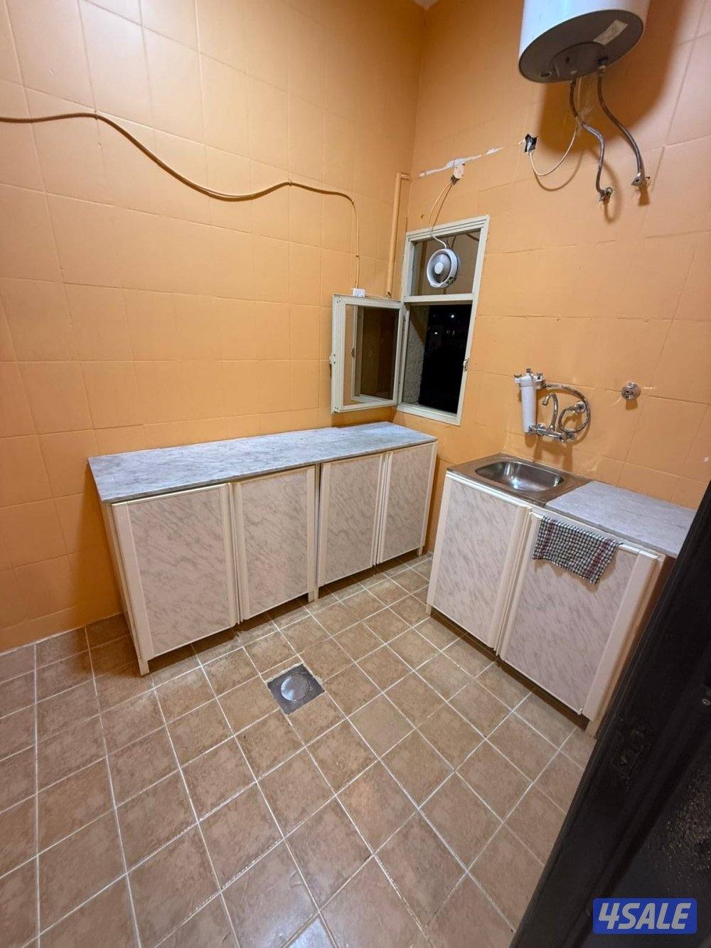 شقق للايجار خلو وفاضي غرفة وصالة ومطبخ وحمام تشطيب سوبر لوكس13