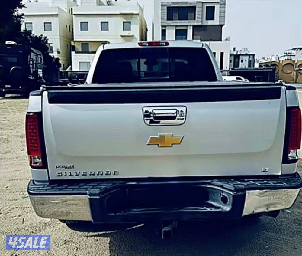 للبيع وانيت سلفرادو ه ونص 20111