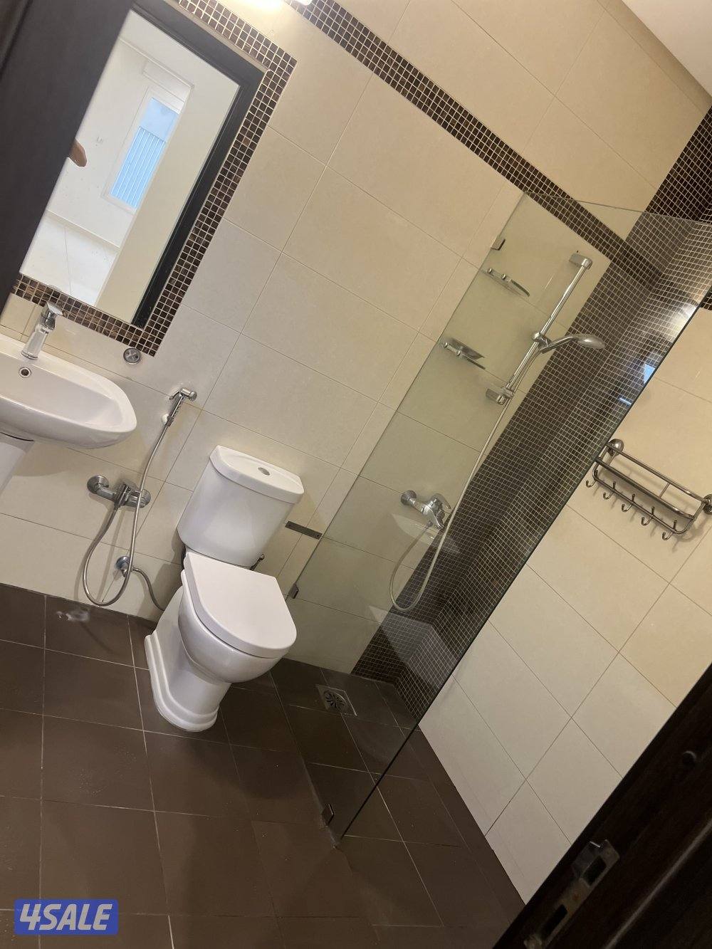 للايجار شقة مقابل مجمع ٣٦٠4