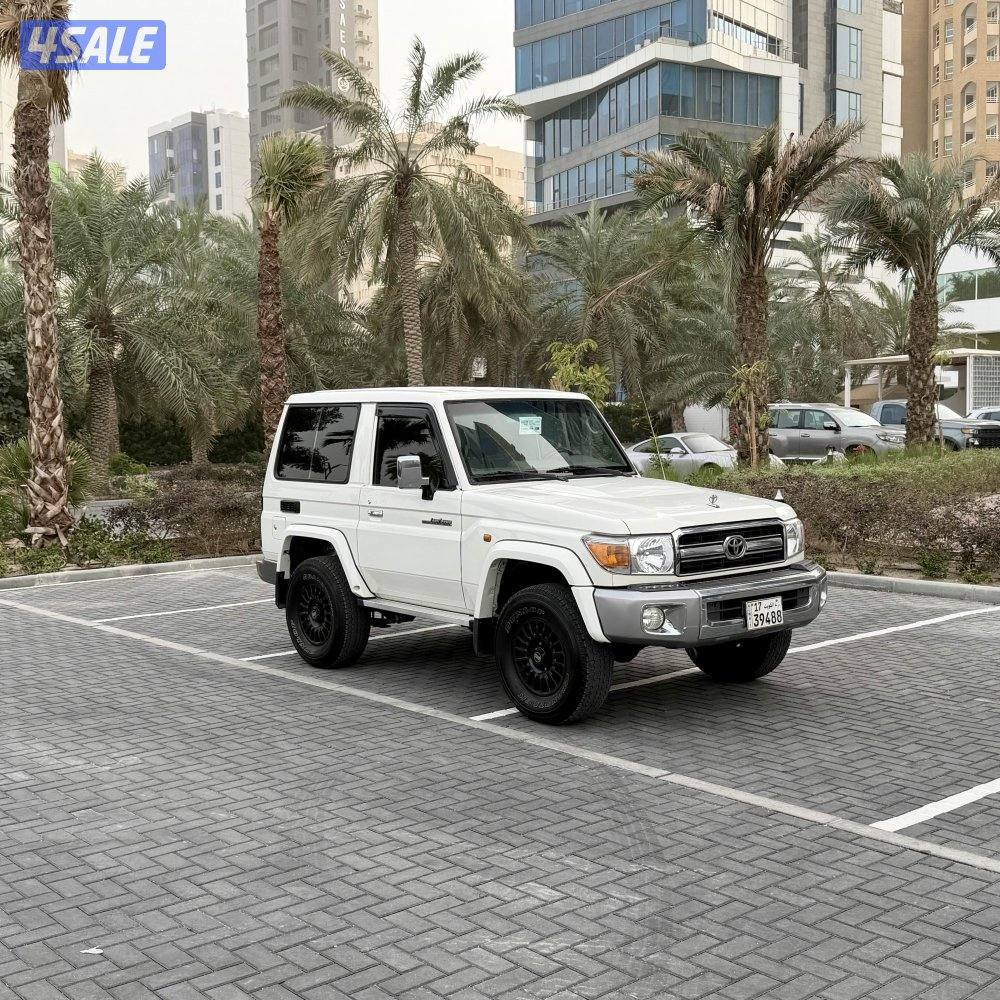 تويوتا لاندكروزر موديل 2019 صبغ الوكالة (ربع) وارد الساير0