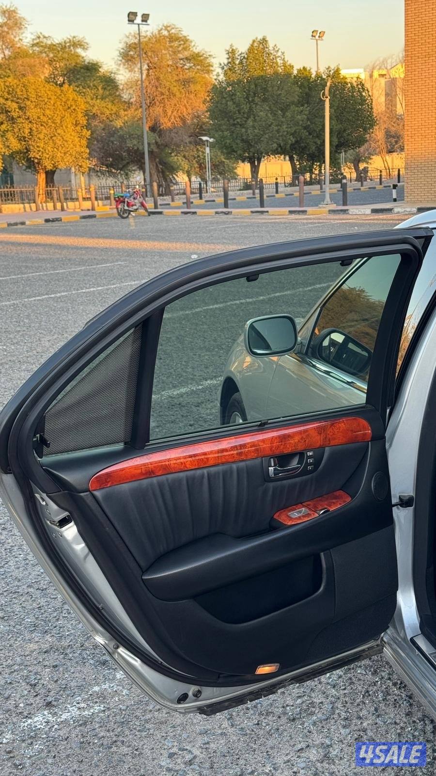 للبيع لكزس 430 موديل 2005 ماشي 117 الف8