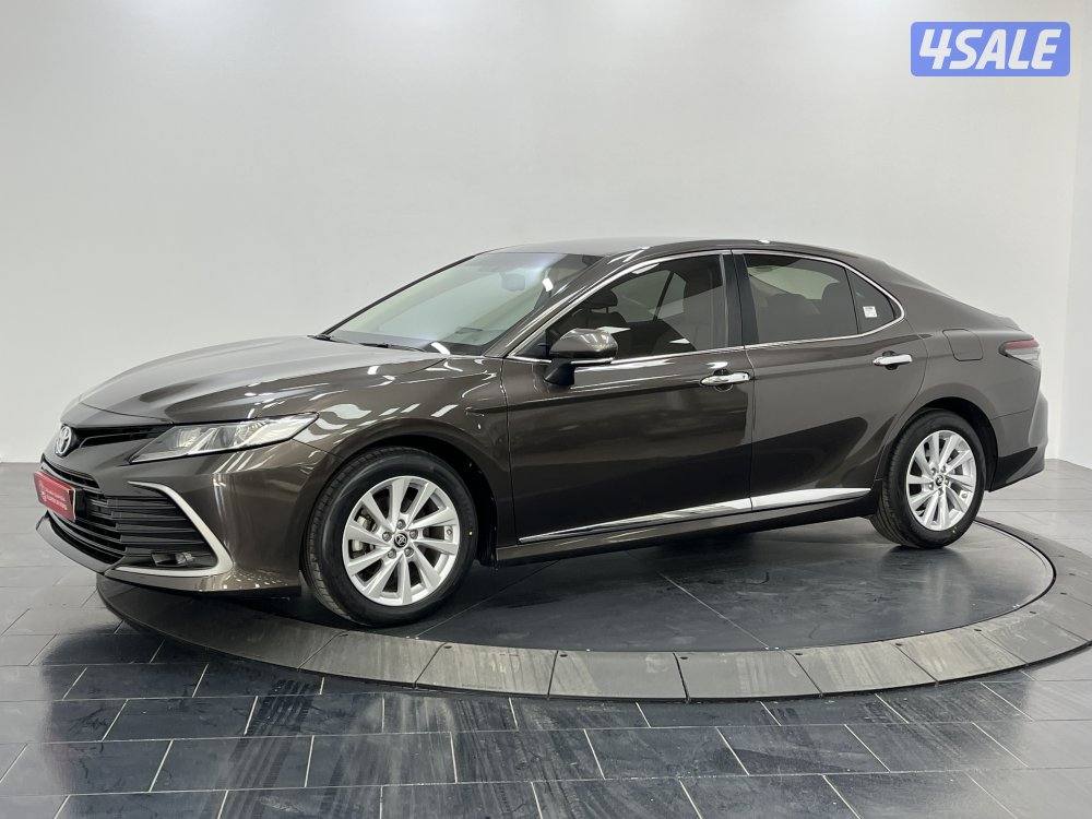 TOYOTA CAMRY GLE 4 CYL MID OPTION0