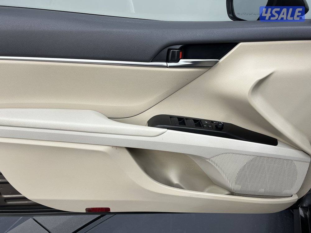 TOYOTA CAMRY GLE 4 CYL MID OPTION10