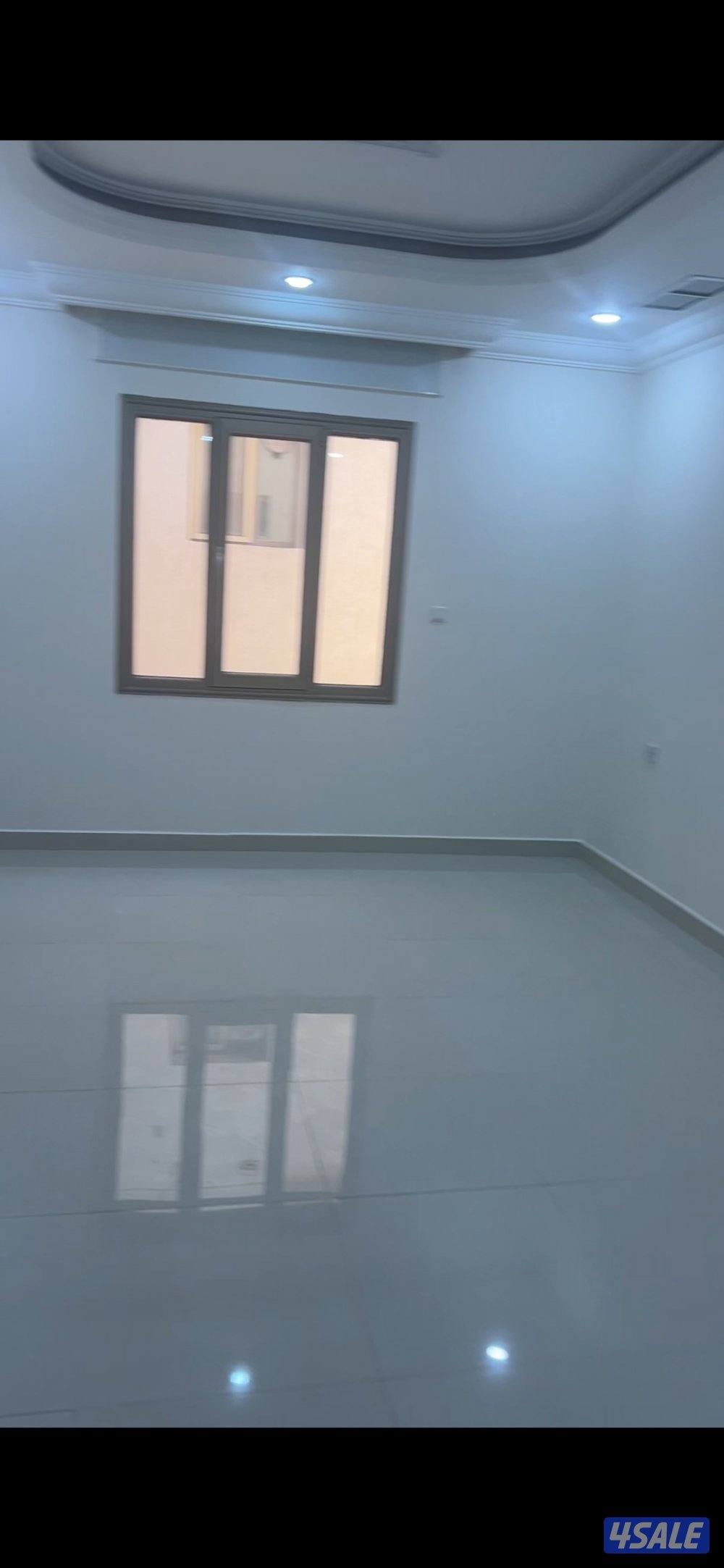 3 غرف نوم + غرفة مديرة منزل  + صالة + حمامين  ومطبخ0