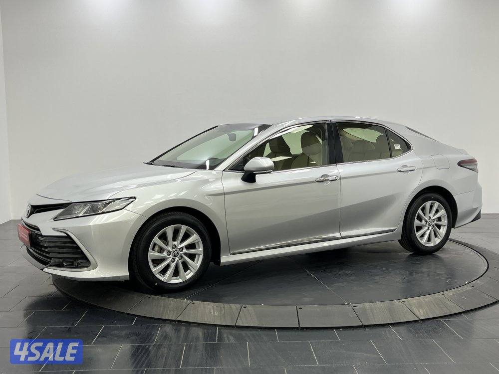 TOYOTA CAMRY GLE 4 CYL MID OPTION0