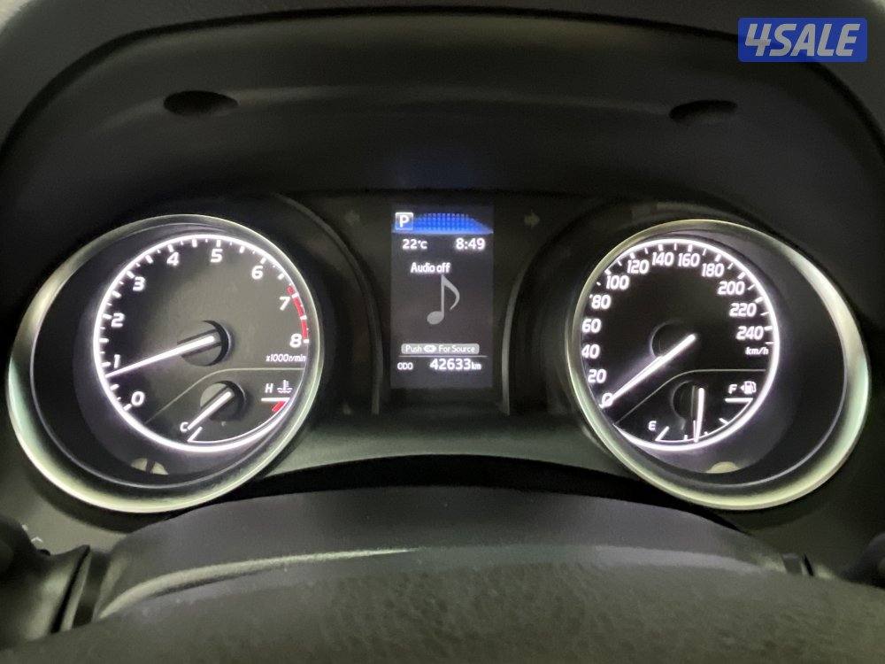 TOYOTA CAMRY GLE 4 CYL MID OPTION6