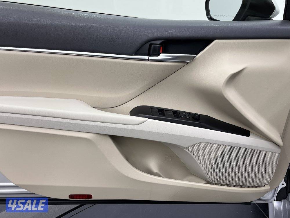 TOYOTA CAMRY GLE 4 CYL MID OPTION10