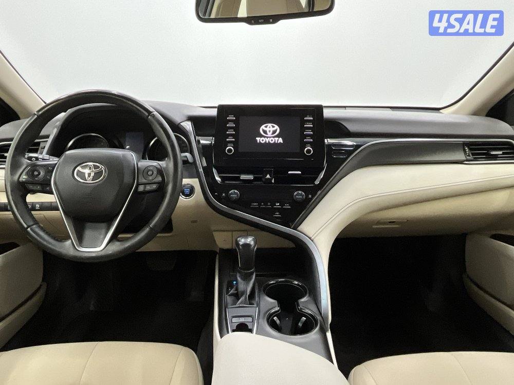 TOYOTA CAMRY GLE 4 CYL MID OPTION11