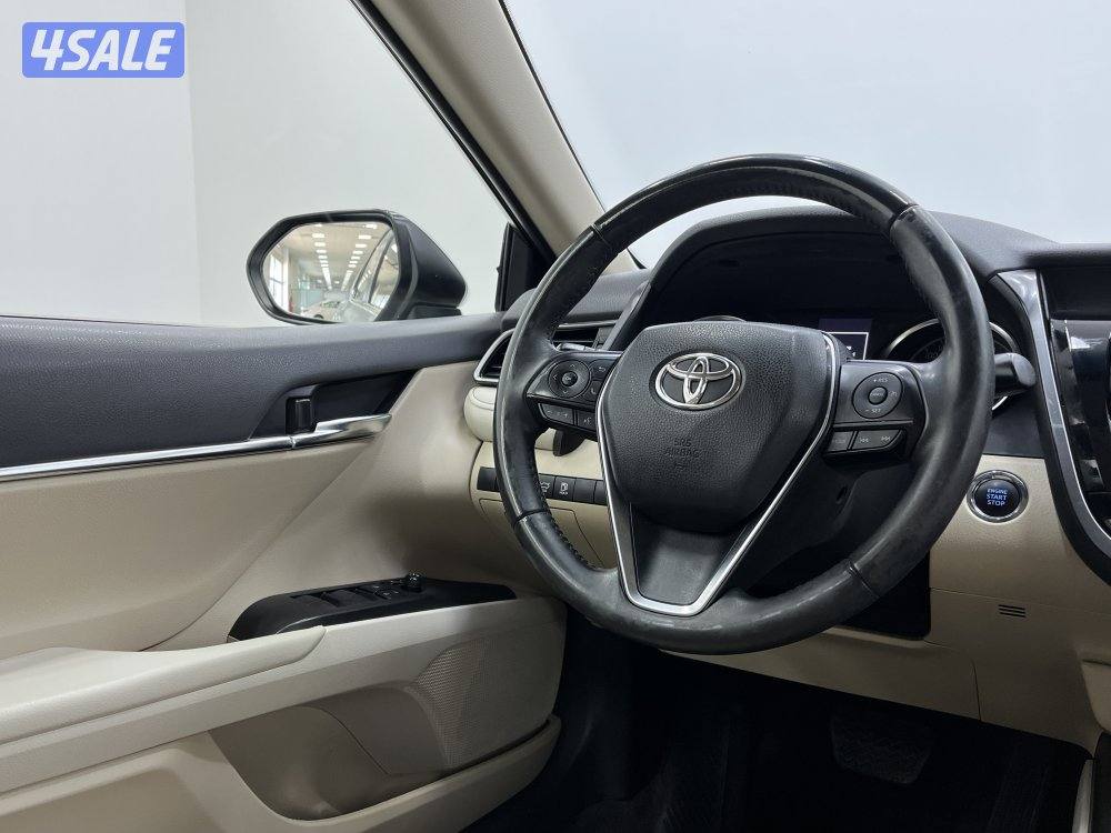 TOYOTA CAMRY GLE 4 CYL MID OPTION12