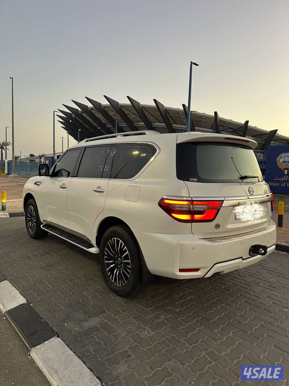 نيسان باترول ٢٠٢٣ بلاتينوم فل كامل بحالة الوكالة نظيف وخالي من الحوادث5