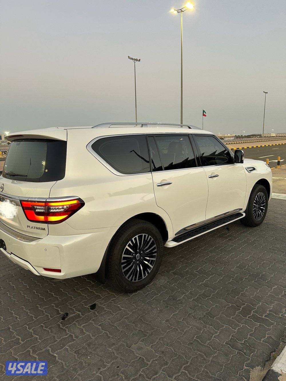 نيسان باترول ٢٠٢٣ بلاتينوم فل كامل بحالة الوكالة نظيف وخالي من الحوادث7