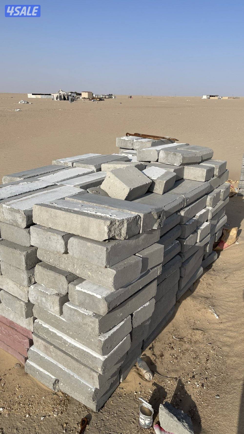 للبيع ( بلاط متداخل + رصيف ) الموقع في السالمي 37 كم (السعر 100دينار )2