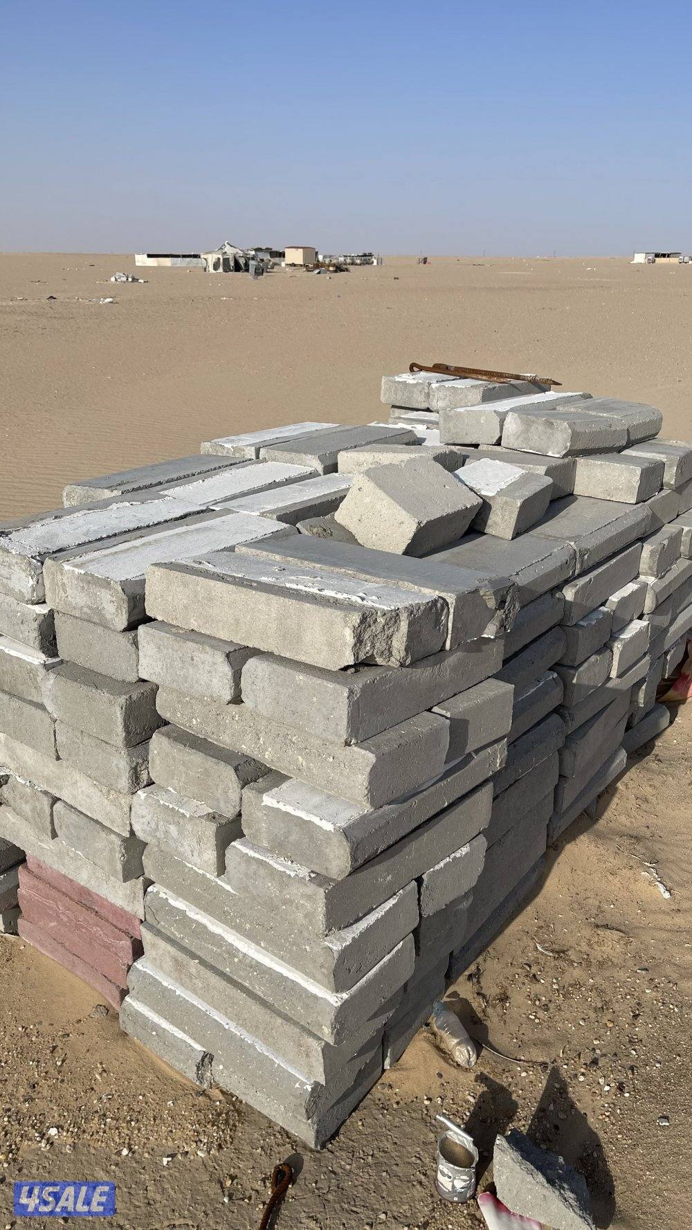 للبيع ( بلاط متداخل + رصيف ) الموقع في السالمي 37 كم (السعر 100دينار )3