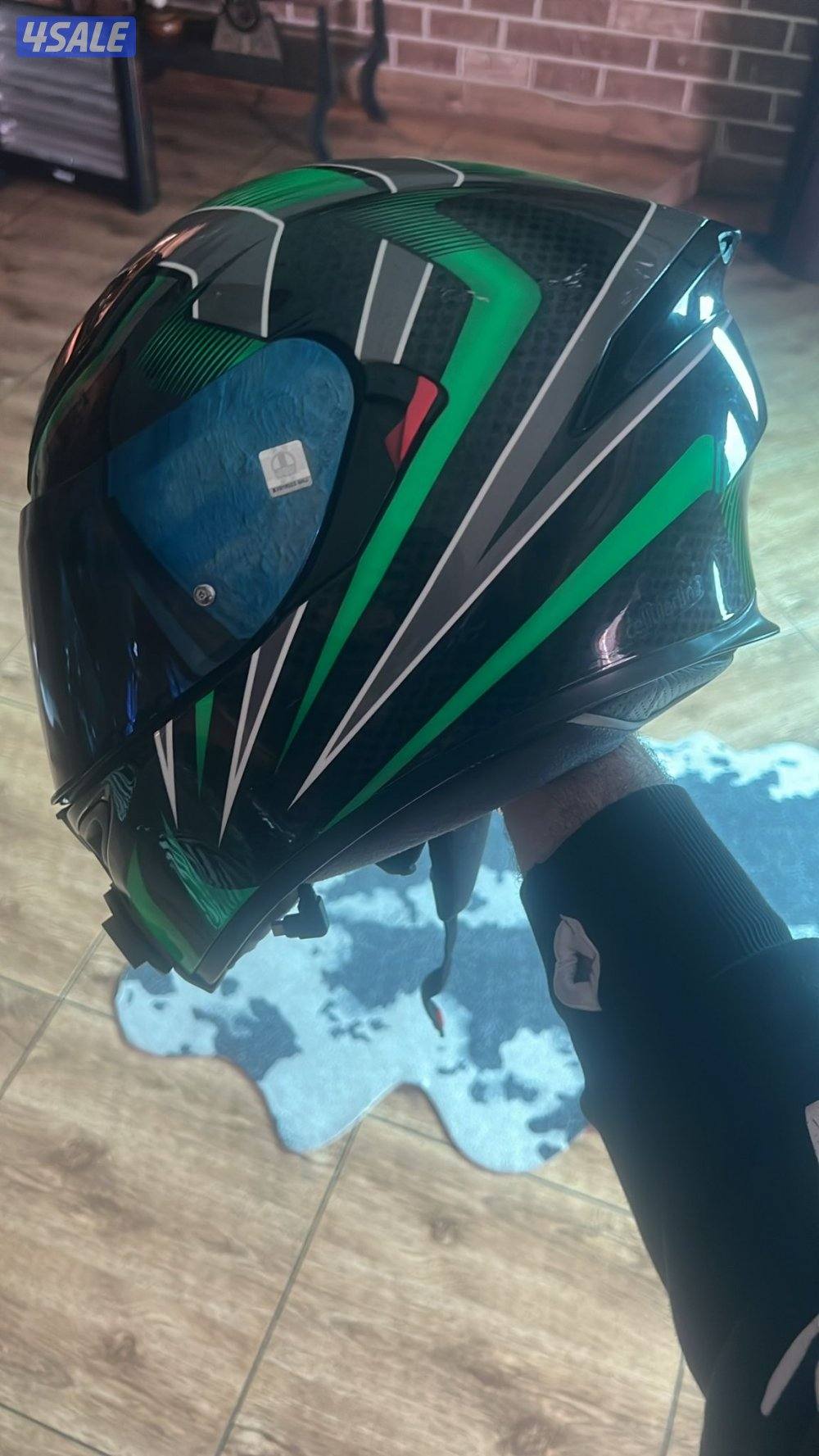 خوذه نفس لون الكوزاكي. اصليه agv.2