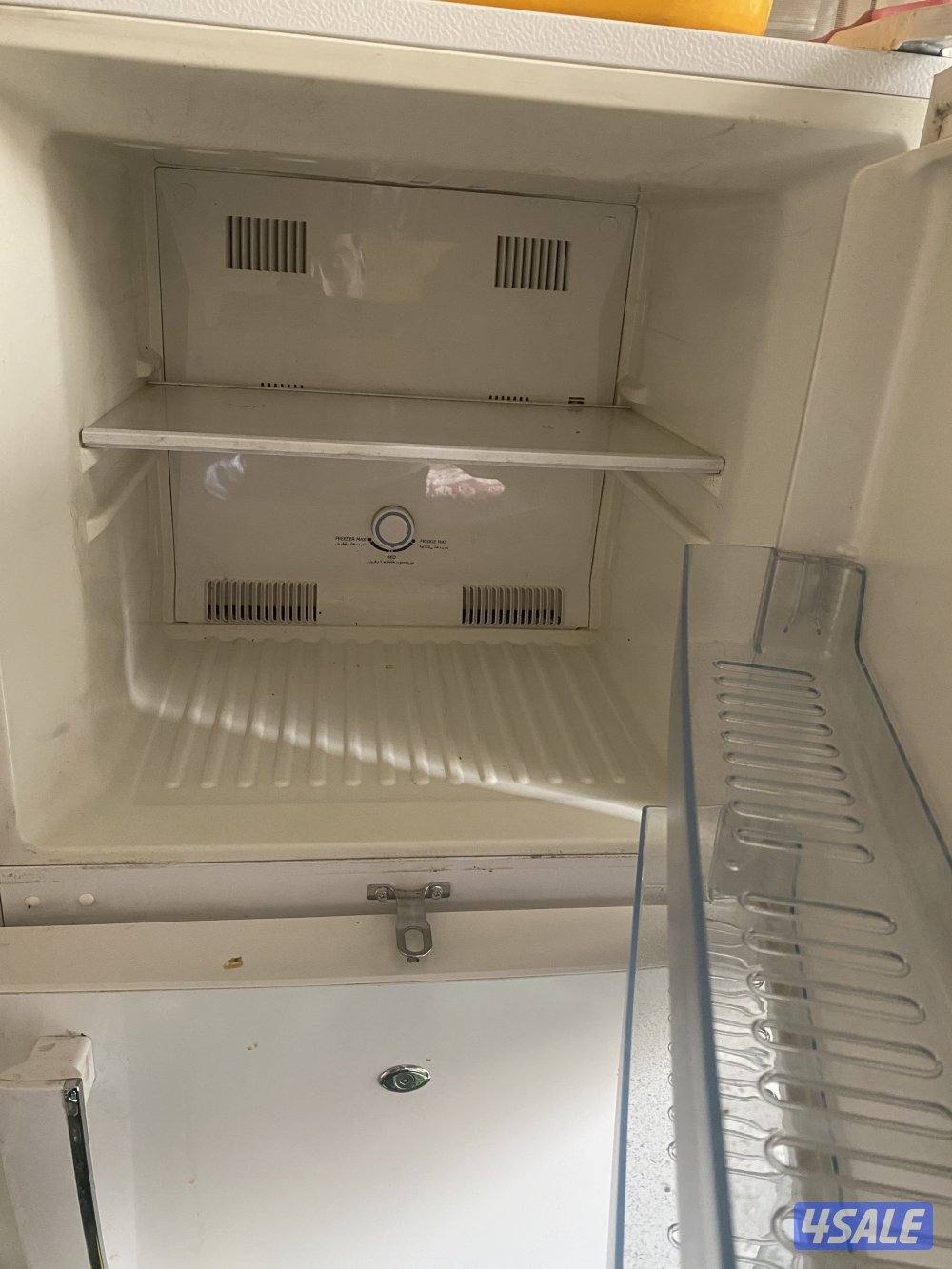 للبيع ثلاجه نوع هاير مستعمله شهرين نظيفه مع مفاتيحها0